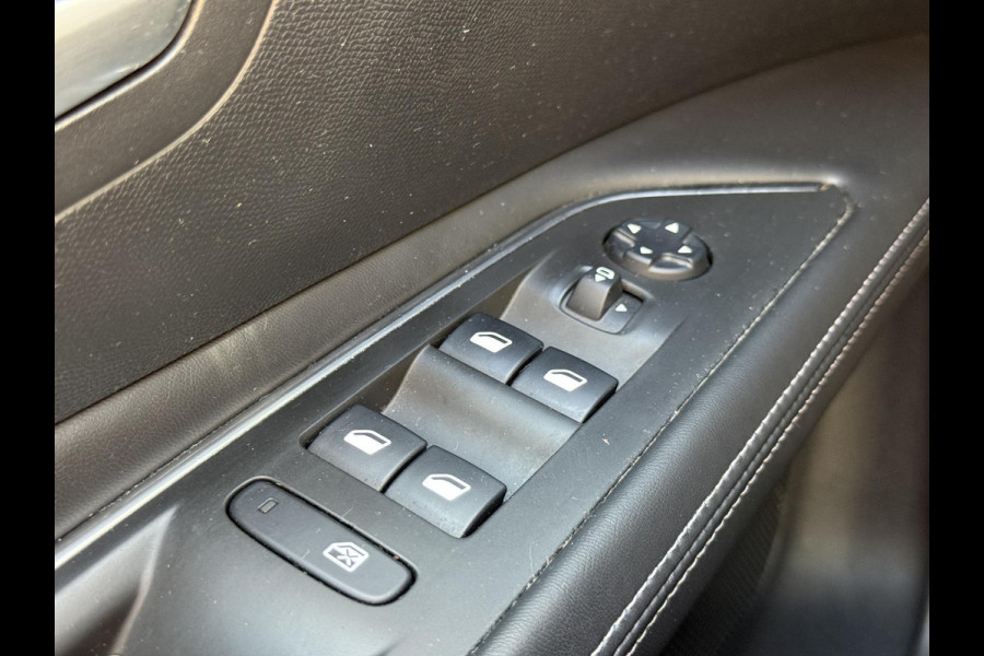 Peugeot 3008 1.2 PureTech Allure 2e Eigenaar|Schuifdak|Camera|Carplay|Clima|Trekhaak|i-Cockpit|Cruise|Elek Ramen|LM Velgen|PDC V+A|Stoelverwarming|Nieuwe APK bij aflevering