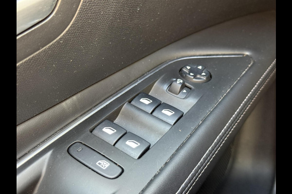 Peugeot 3008 1.2 PureTech Allure 2e Eigenaar|Schuifdak|Camera|Carplay|Clima|Trekhaak|i-Cockpit|Cruise|Elek Ramen|LM Velgen|PDC V+A|Stoelverwarming|Nieuwe APK bij aflevering