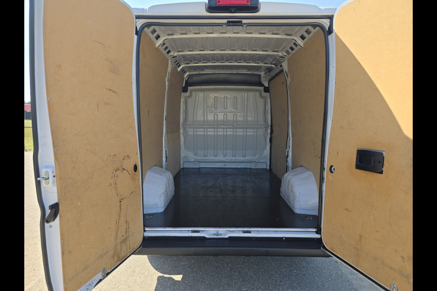 Fiat Ducato 2.2 MultiJet 140 S&S L2H2 3.5t - Euro 6 - 140 Pk - Navi - ParkeerCamera - Airco - Cruise Control