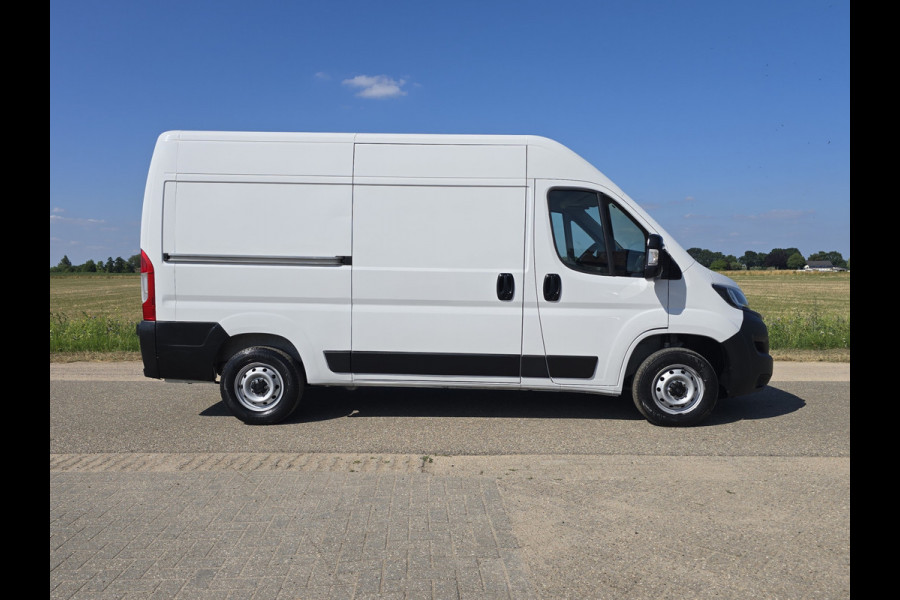 Fiat Ducato 2.2 MultiJet 140 S&S L2H2 3.5t - Euro 6 - 140 Pk - Navi - ParkeerCamera - Airco - Cruise Control