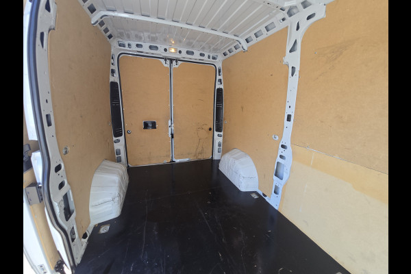 Fiat Ducato 2.2 MultiJet 140 S&S L2H2 3.5t - Euro 6 - 140 Pk - Navi - ParkeerCamera - Airco - Cruise Control
