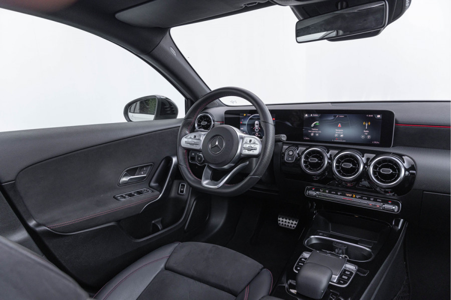 Mercedes-Benz A-Klasse 200 Launch Edition Premium Plus AMG Pano 19''