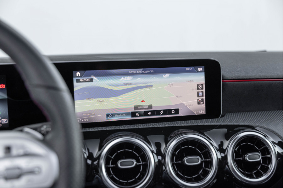Mercedes-Benz A-Klasse 200 Launch Edition Premium Plus AMG Pano 19''