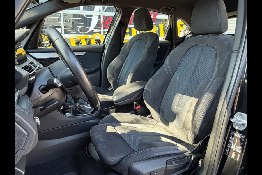 BMW 2 Serie Active Tourer 218i M- Sport - Navigatie I Airco I Sport pakket I LED I PDC I Trekhaak I Dealer onderhouden
