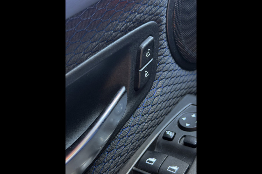 BMW 2 Serie Active Tourer 218i M- Sport - Navigatie I Airco I Sport pakket I LED I PDC I Trekhaak I Dealer onderhouden