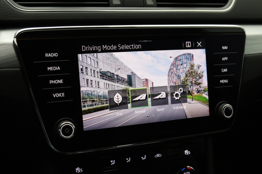 Škoda Superb Combi 1.4 TSI iV Business 218 PK Edition Plus PHEV, Climate Control, Adap. Cruise Control, Carplay,