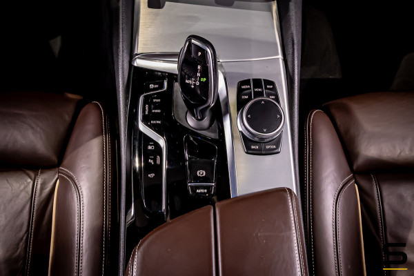 BMW 5 Serie Touring 530e|Cam|Pano|Comfort|HUD|Acc+|Nappa|APK