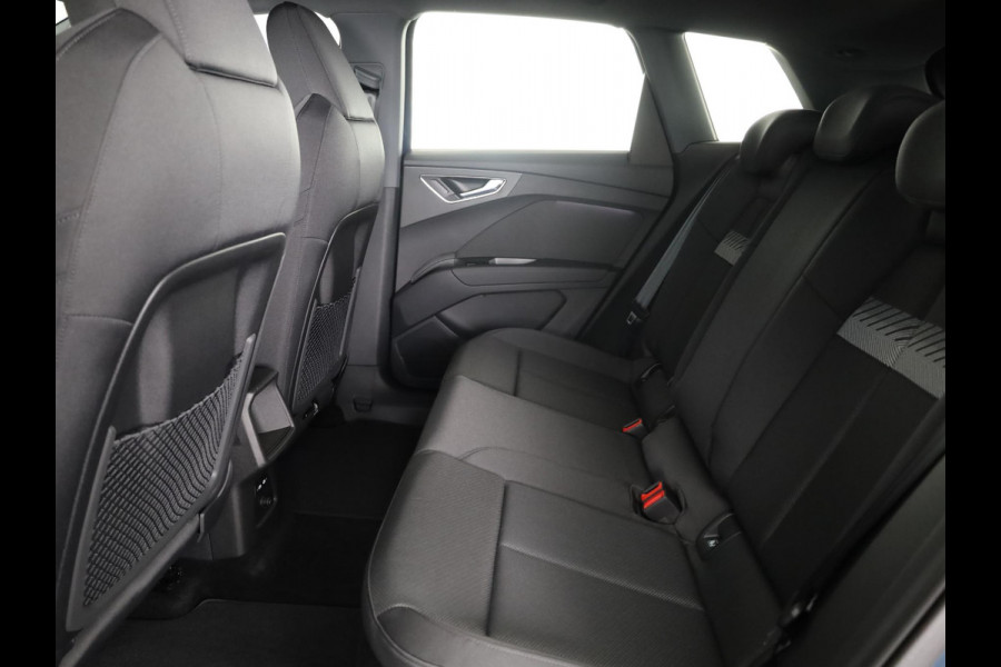 Audi Q4 e-tron Advanced edition 82 kWh 286 PK | Techniekpakket plus | Privacy glas | Trekhaak | Exterieurdetails carross.kleur |