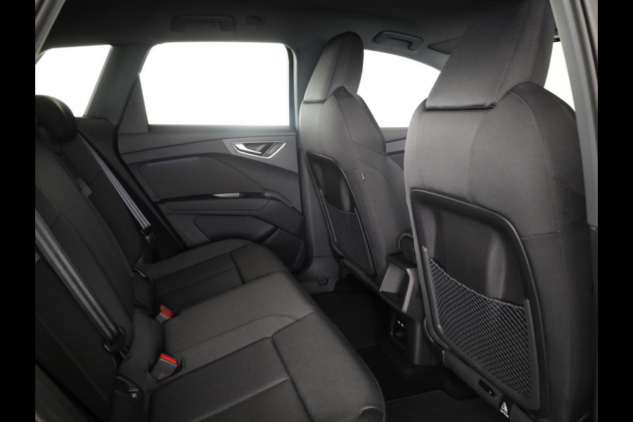 Audi Q4 e-tron Advanced edition 82 kWh 286 PK | Techniekpakket plus | Privacy glas | Trekhaak | Exterieurdetails carross.kleur |