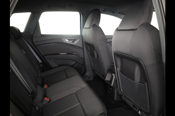 Audi Q4 e-tron Advanced edition 82 kWh 286 PK | Techniekpakket plus | Privacy glas | Trekhaak | Exterieurdetails carross.kleur |