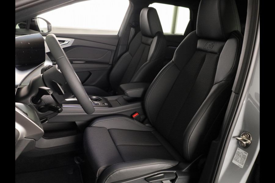 Audi Q4 e-tron S edition 82 KWh 286 pk | Optiekpakket zwart-glanzend | Privacy glas | Trekhaak | Leder/stof interieur |