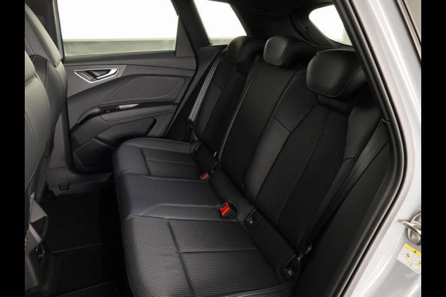 Audi Q4 e-tron S edition 82 KWh 286 pk | Optiekpakket zwart-glanzend | Privacy glas | Trekhaak | Leder/stof interieur |