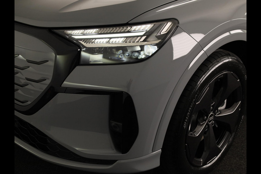 Audi Q4 e-tron S edition 82 KWh 286 pk | Optiekpakket zwart-glanzend | Privacy glas | Trekhaak | Leder/stof interieur |