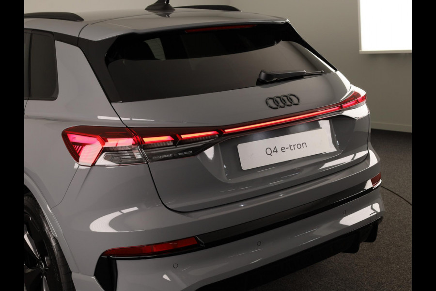 Audi Q4 e-tron S edition 82 KWh 286 pk | Optiekpakket zwart-glanzend | Privacy glas | Trekhaak | Leder/stof interieur |