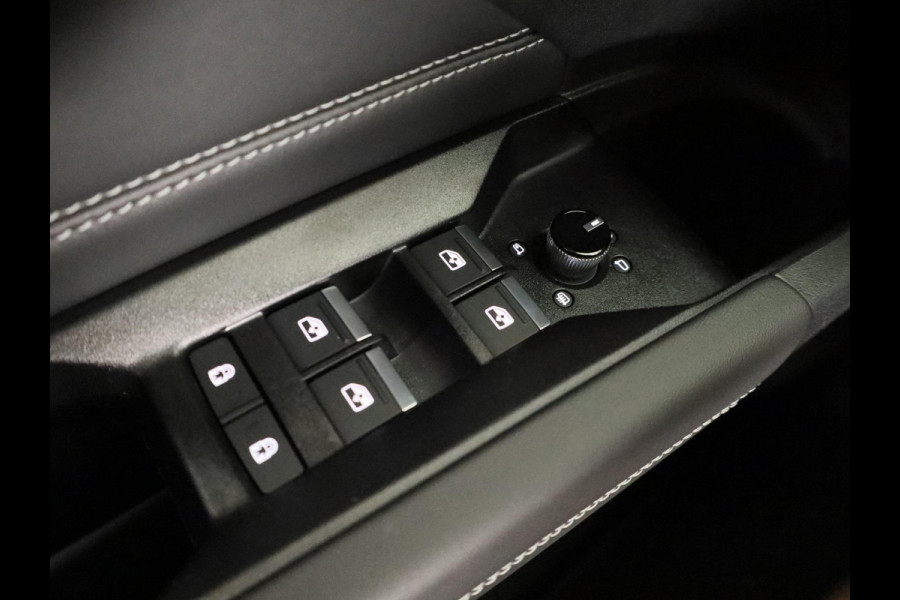 Audi Q4 e-tron S edition 82 KWh 286 pk | Optiekpakket zwart-glanzend | Privacy glas | Trekhaak | Leder/stof interieur |