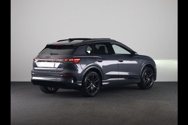 Audi Q4 e-tron S edition Quattro 82KWh 340 pk | Techniekpakket Pro | elektrische stoelen | Glazen panoramadak | head-up display  |