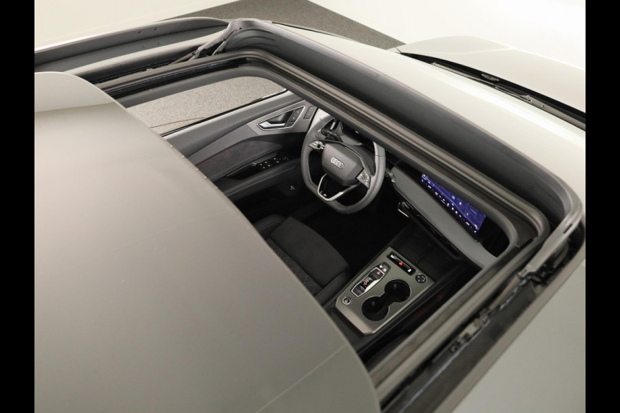 Audi Q4 e-tron S edition Quattro 82KWh 340 pk | Techniekpakket Pro | elektrische stoelen | Glazen panoramadak | head-up display  |