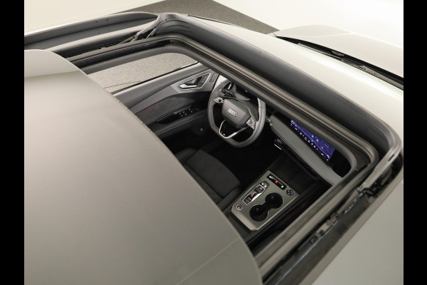 Audi Q4 e-tron S edition Quattro 82KWh 340 pk | Techniekpakket Pro | elektrische stoelen | Glazen panoramadak | head-up display  |