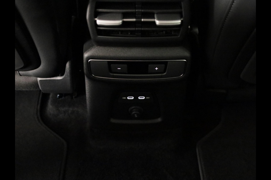 Audi Q4 e-tron S edition Quattro 82KWh 340 pk | Techniekpakket Pro | elektrische stoelen | Glazen panoramadak | head-up display  |
