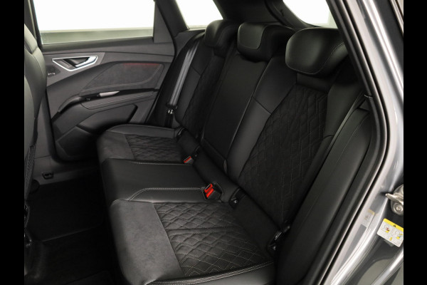 Audi Q4 e-tron S edition Quattro 82KWh 340 pk | Techniekpakket Pro | elektrische stoelen | Glazen panoramadak | head-up display  |