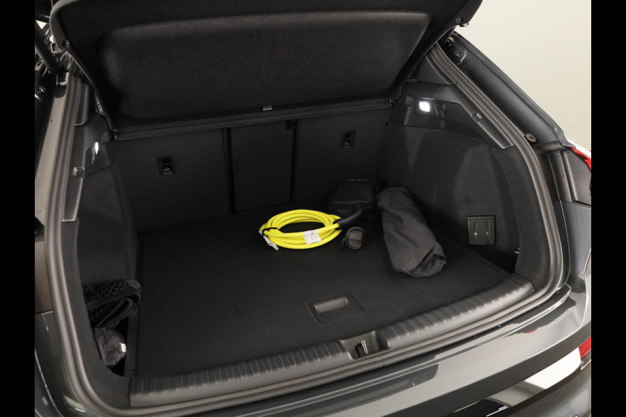Audi Q4 e-tron S edition Quattro 82KWh 340 pk | Techniekpakket Pro | elektrische stoelen | Glazen panoramadak | head-up display  |