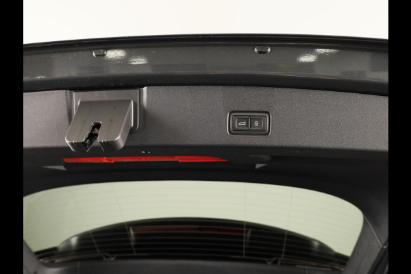 Audi Q4 e-tron S edition Quattro 82KWh 340 pk | Techniekpakket Pro | elektrische stoelen | Glazen panoramadak | head-up display  |