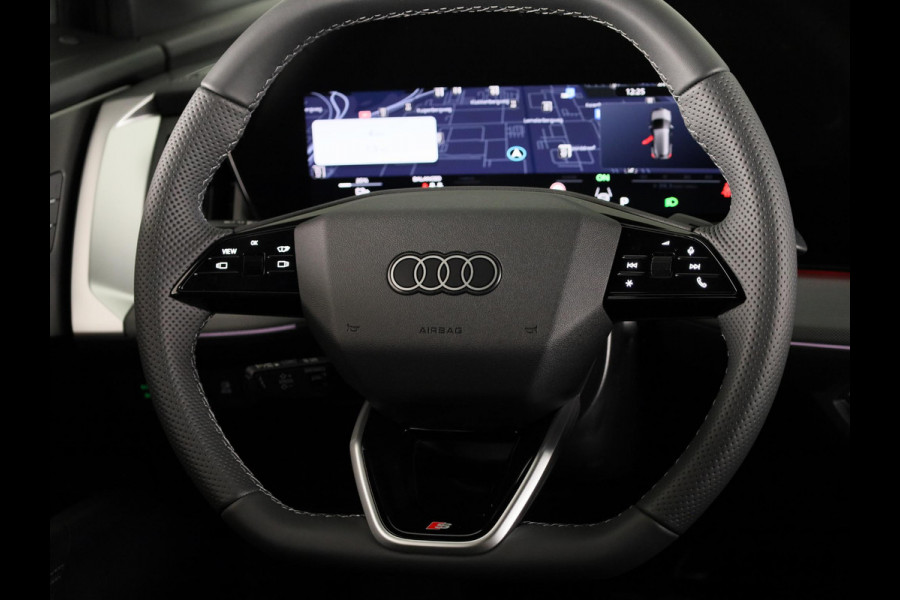 Audi Q4 e-tron S edition Quattro 82KWh 340 pk | Techniekpakket Pro | elektrische stoelen | Glazen panoramadak | head-up display  |