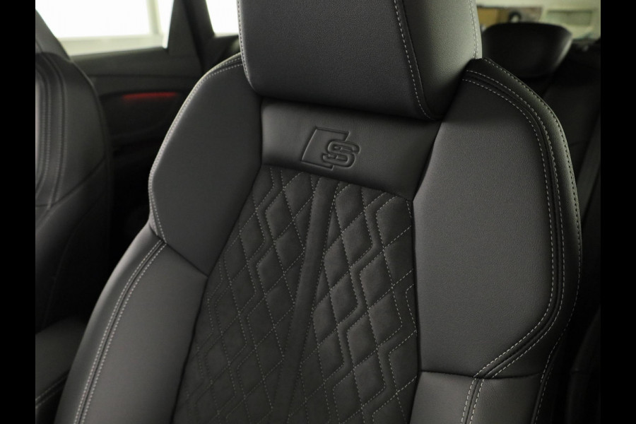 Audi Q4 e-tron S edition Quattro 82KWh 340 pk | Techniekpakket Pro | elektrische stoelen | Glazen panoramadak | head-up display  |
