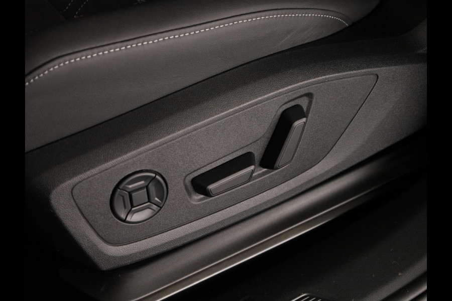 Audi Q4 e-tron S edition Quattro 82KWh 340 pk | Techniekpakket Pro | elektrische stoelen | Glazen panoramadak | head-up display  |