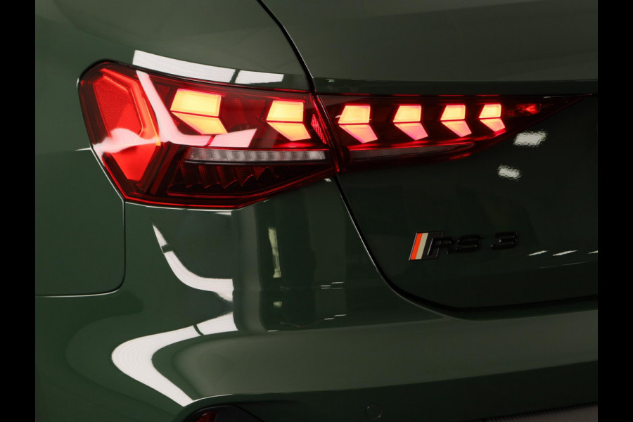 Audi RS3 Sportback Competition Limited 2.5 FSI 295 kW / 400 PK SB | 586 / 750  gelimiteerde oplage | Audi Exclusive Malachite Green | Panoramadak | Sonos | HUD |