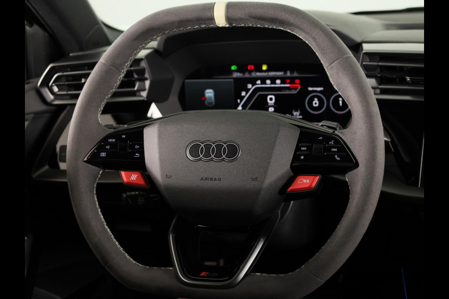Audi RS3 Sportback Competition Limited 2.5 FSI 295 kW / 400 PK SB | 586 / 750  gelimiteerde oplage | Audi Exclusive Malachite Green | Panoramadak | Sonos | HUD |