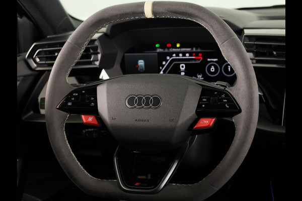 Audi RS3 Sportback Competition Limited 2.5 FSI 295 kW / 400 PK SB | 586 / 750  gelimiteerde oplage | Audi Exclusive Malachite Green | Panoramadak | Sonos | HUD |