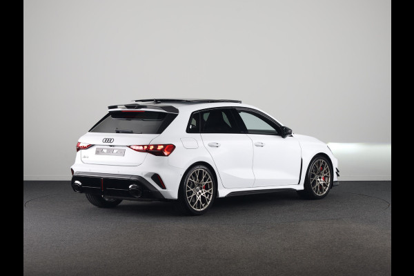 Audi RS3 Sportback Competition Limited 2.5 TFSI 295 kW / 400 PK SB | 599 / 750  gelimiteerde oplage | Audi Exclusive Matte Gletsjerwit | Panoramadak | Sonos | HUD |