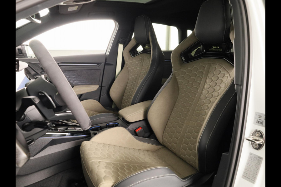 Audi RS3 Sportback Competition Limited 2.5 TFSI 295 kW / 400 PK SB | 599 / 750  gelimiteerde oplage | Audi Exclusive Matte Gletsjerwit | Panoramadak | Sonos | HUD |