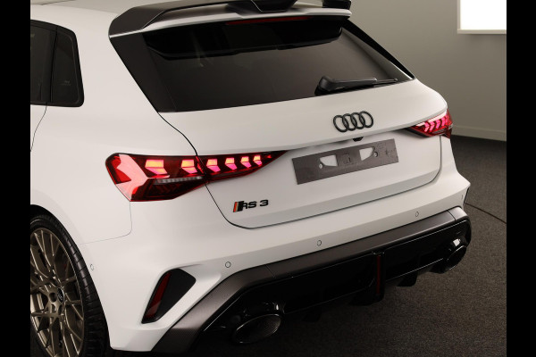 Audi RS3 Sportback Competition Limited 2.5 TFSI 295 kW / 400 PK SB | 599 / 750  gelimiteerde oplage | Audi Exclusive Matte Gletsjerwit | Panoramadak | Sonos | HUD |
