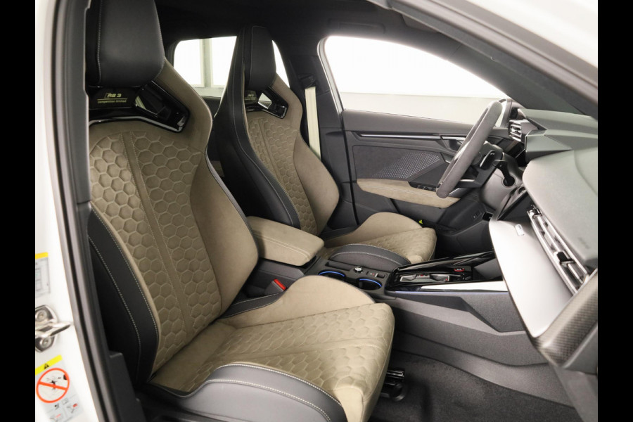 Audi RS3 Sportback Competition Limited 2.5 TFSI 295 kW / 400 PK SB | 599 / 750  gelimiteerde oplage | Audi Exclusive Matte Gletsjerwit | Panoramadak | Sonos | HUD |