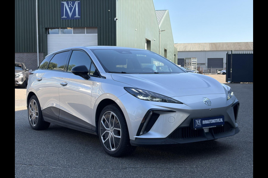 MG Mg4 electric Luxury 64 kWh LONG RANGE | SOH 95% | 15.000KM | 360° CAMERA | STOEL & STUURVERWARMING | 7 JAAR MG GARANTIE T/M 07-2031 | ELEKTRISCHE STOEL | DODEHOEK SENSOR | ADAPTIVE CRUISE CONTROL|