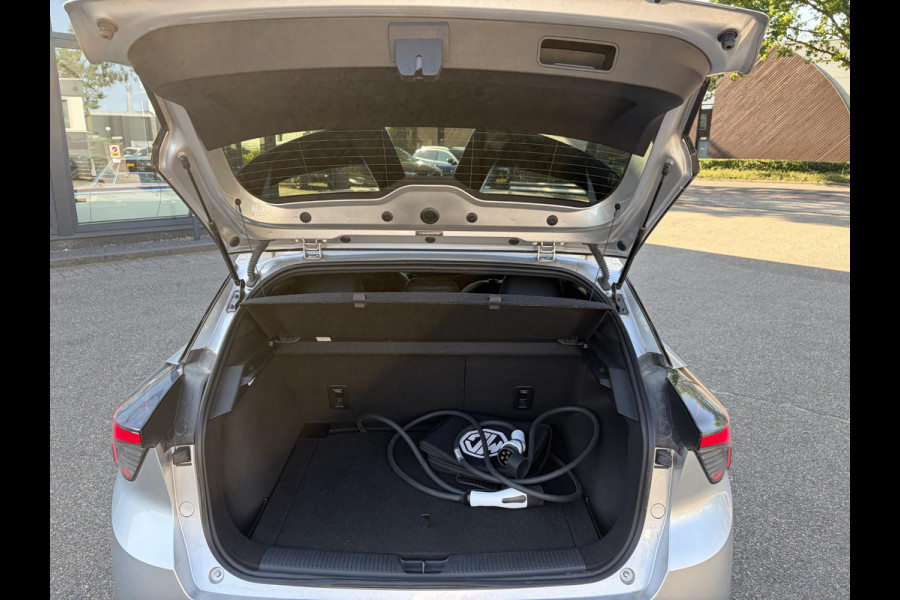 MG Mg4 electric Luxury 64 kWh LONG RANGE | SOH 95% | 15.000KM | 360° CAMERA | STOEL & STUURVERWARMING | 7 JAAR MG GARANTIE T/M 07-2031 | ELEKTRISCHE STOEL | DODEHOEK SENSOR | ADAPTIVE CRUISE CONTROL|
