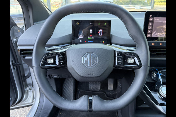MG Mg4 electric Luxury 64 kWh LONG RANGE | SOH 95% | 15.000KM | 360° CAMERA | STOEL & STUURVERWARMING | 7 JAAR MG GARANTIE T/M 07-2031 | ELEKTRISCHE STOEL | DODEHOEK SENSOR | ADAPTIVE CRUISE CONTROL|