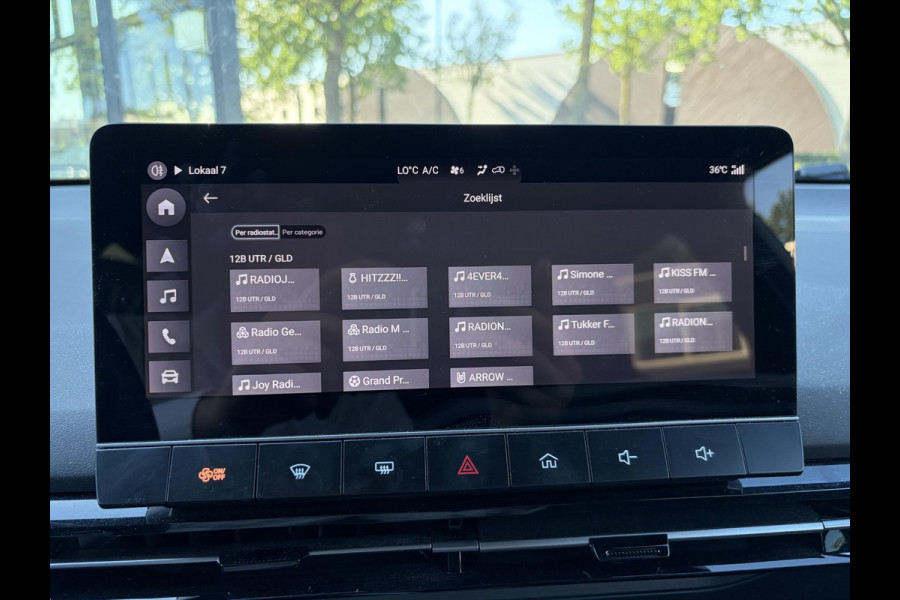 MG Mg4 electric Luxury 64 kWh LONG RANGE | SOH 95% | 15.000KM | 360° CAMERA | STOEL & STUURVERWARMING | 7 JAAR MG GARANTIE T/M 07-2031 | ELEKTRISCHE STOEL | DODEHOEK SENSOR | ADAPTIVE CRUISE CONTROL|