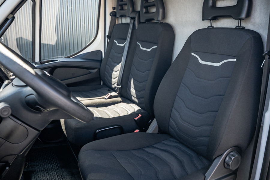 Iveco Daily 35S14V 2.3 L2H2 | Automaat | 1e Eigenaar | Euro 6 | Cruise | Climate | Trekhaak