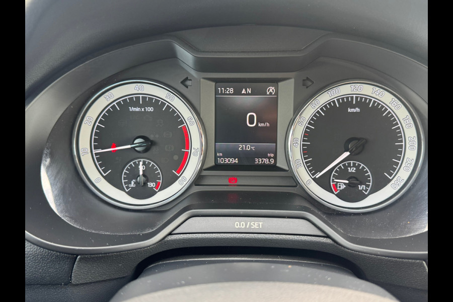 Škoda Octavia Combi 1.0 TSI Business * Parkeersensoren * Navigatie * Stoelverwarming *
