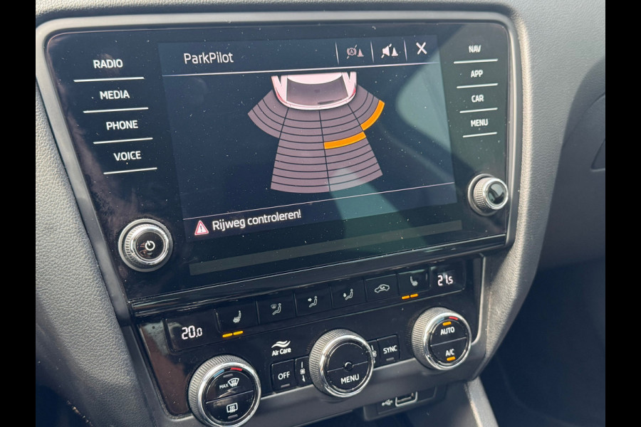 Škoda Octavia Combi 1.0 TSI Business * Parkeersensoren * Navigatie * Stoelverwarming *