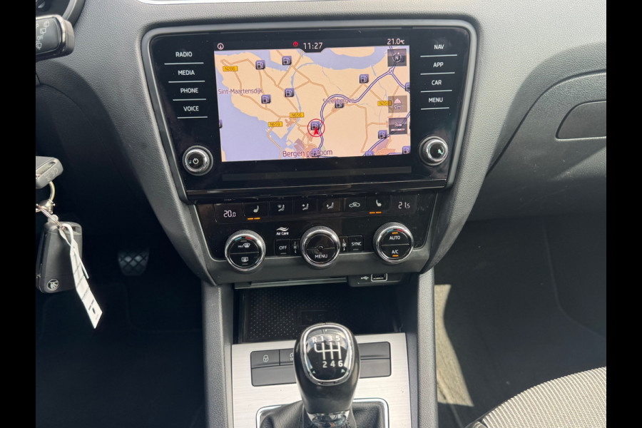 Škoda Octavia Combi 1.0 TSI Business * Parkeersensoren * Navigatie * Stoelverwarming *