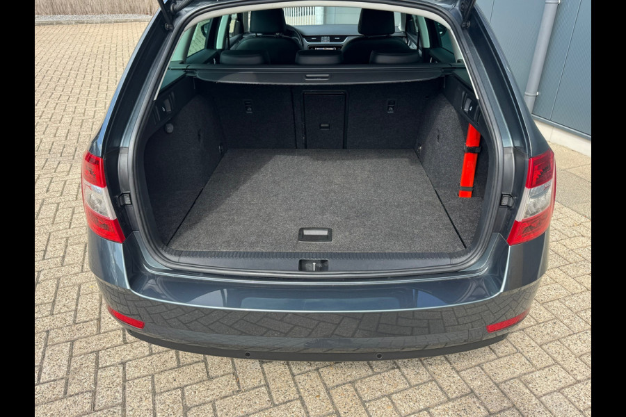 Škoda Octavia Combi 1.0 TSI Business * Parkeersensoren * Navigatie * Stoelverwarming *