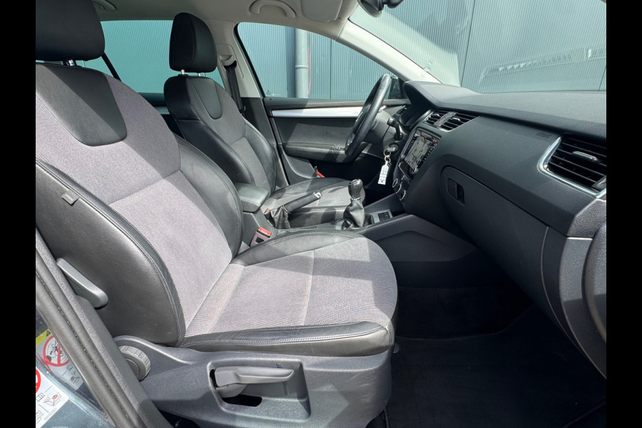 Škoda Octavia Combi 1.0 TSI Business * Parkeersensoren * Navigatie * Stoelverwarming *
