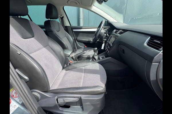 Škoda Octavia Combi 1.0 TSI Business * Parkeersensoren * Navigatie * Stoelverwarming *