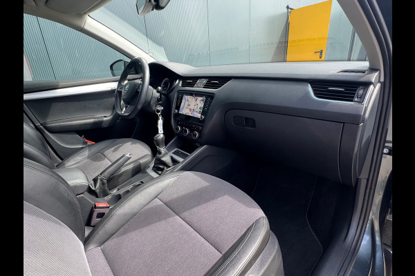 Škoda Octavia Combi 1.0 TSI Business * Parkeersensoren * Navigatie * Stoelverwarming *