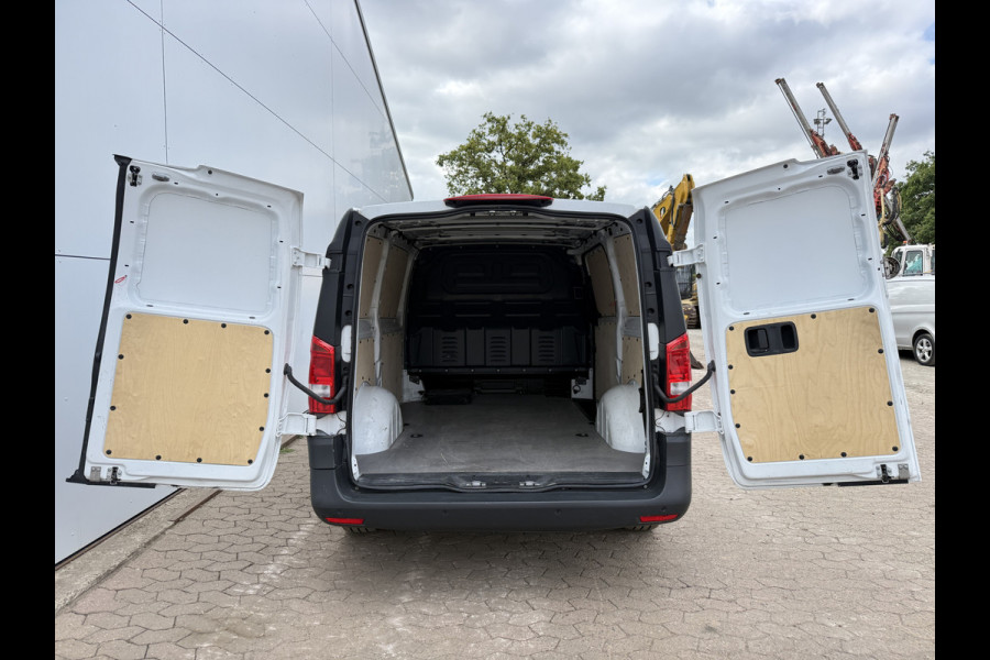 Mercedes-Benz eVito 112 66 kWh 280km WLTP 97% (SOH) Snelladen L2H1 Climate Control Cruise Control Carplay Camera Stoelverwarming