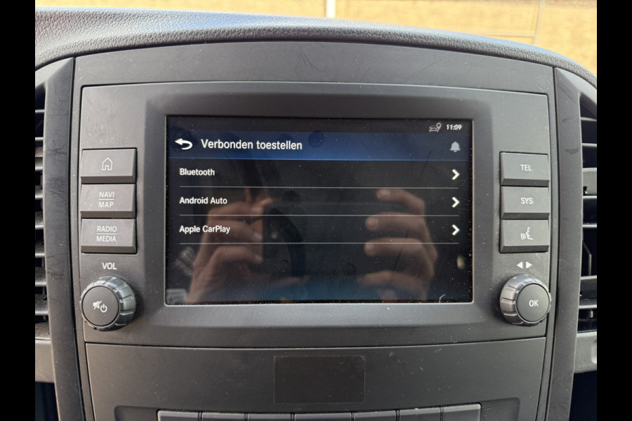Mercedes-Benz eVito 112 66 kWh 280km WLTP 97% (SOH) Snelladen L2H1 Climate Control Cruise Control Carplay Camera Stoelverwarming
